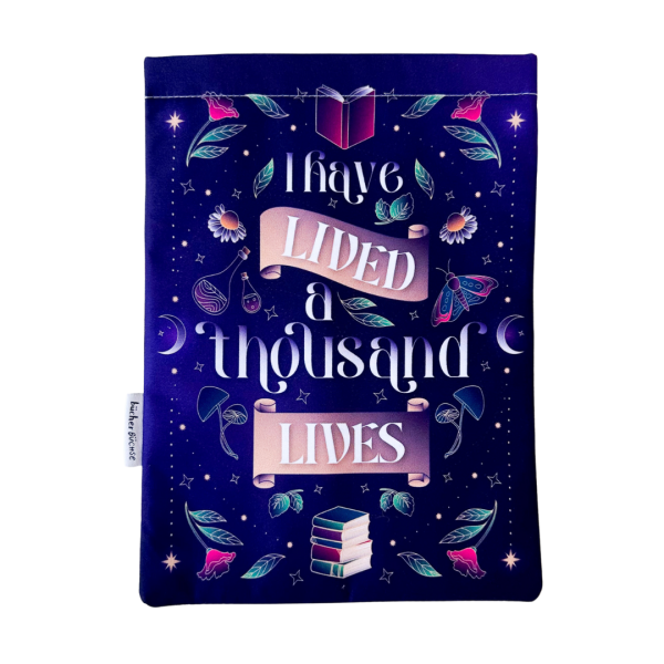 Buchhülle "I have lived a thousand lives" von @blanca.design